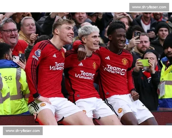 退场时喊出 “加油”!阿莫林的笑容里藏着曼联的温度